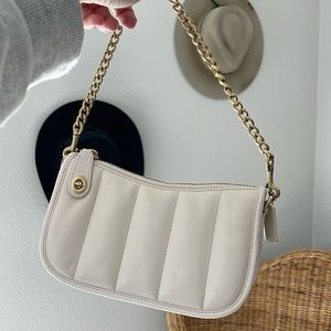❤️ Coach Quilted Swinger Bag